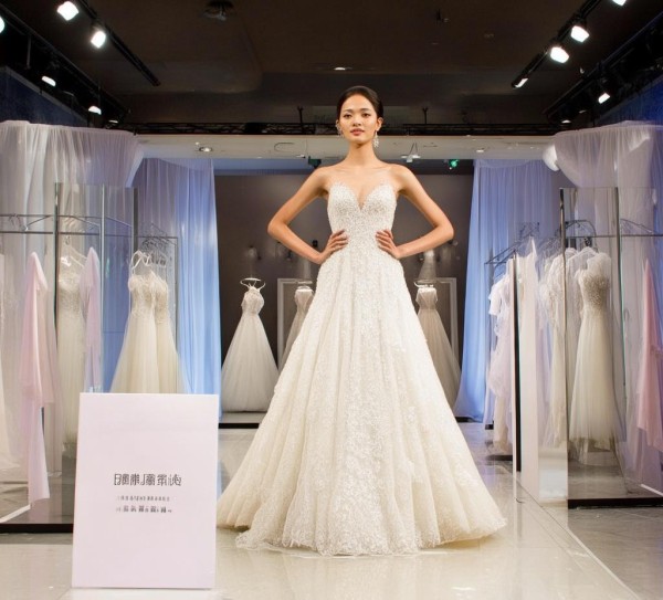 浪初禧婚纱礼服定制，限时团购优惠，定制你的美丽婚礼瞬间,浪初禧婚纱礼服定制，限时团购优惠，定制你的美丽婚礼瞬间,婚姻,浪漫,婚纱礼服,第1张